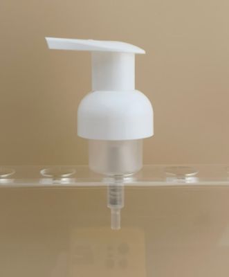 การออกแบบที่ละเอียดอ่อน ปั๊มโฟมพลาสติกสีขาวสำหรับขวดแชมพู