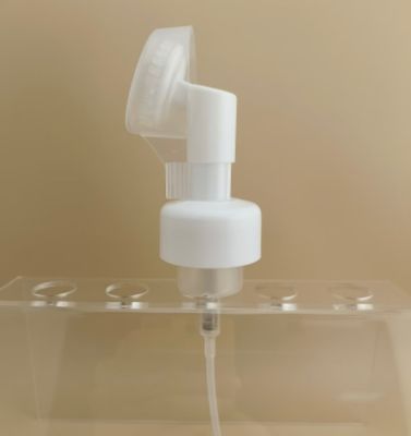 การออกแบบที่ละเอียด White พลาสติก ปั๊มฟองขนาดใหญ่ที่มีแปรงสําหรับกระป๋องล้างร่างกาย