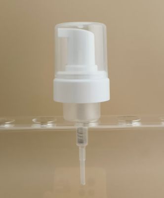 การออกแบบที่ละเอียดอ่อน ปั๊มโฟมขนาดใหญ่พลาสติกสีขาว สำหรับขวดเจลอาบน้ำ