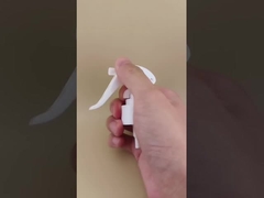 เครื่องฉีดกระตุ้นขนาดเล็กจากพลาสติกสีขาว K601-1 สําหรับการทําผม