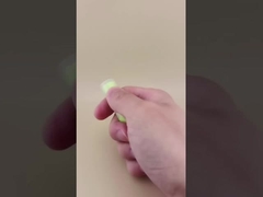 บรรจุภัณฑ์ลิปบาล์มสีเขียวขนาดเล็ก พร้อมฝาปิดแบบมีร่องใสสำหรับลิปสติก