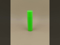 บรรจุภัณฑ์ลิปบาล์มสีเขียวเรียบเนียนขนาดเล็ก พร้อมฝาสีชมพูสำหรับลิปสติก