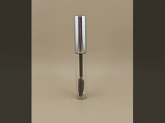 แปรงขนตาแบบขวดพร้อมฝาเกลียวสีเงินสำหรับผู้หญิง