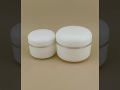 กระปุกครีมพลาสติกสีขาวขอบกลม มีขอบสีเงิน สําหรับน้ํายาสําหรับผู้หญิง