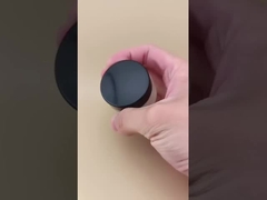 กระป๋องครีมแก้วที่มีริบใสที่มีฝาปิดสกรูดําสําหรับน้ํายาสุกผู้หญิง