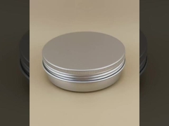 เคสอะลูมิเนียมสีเงินขนาดใหญ่ที่ปรับแต่งได้ พร้อมฝาเกลียวสำหรับเครื่องสำอาง