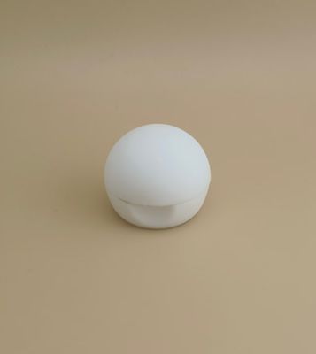 ฝาปิดทรงกลมขนาดเล็ก ผิวเรียบด้าน ทำจากพลาสติกสีขาว สำหรับขวดเครื่องสำอาง